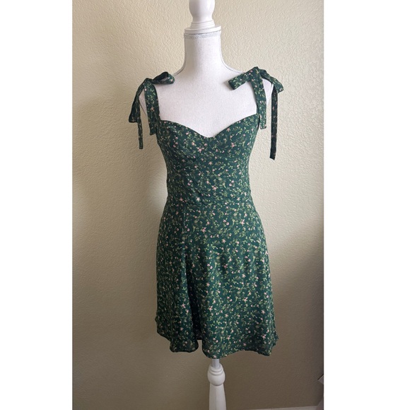 Reformation Niara Mini Dress in the Coriander Floral  Size: 4 - Picture 3 of 12